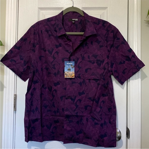 Bundle of 4 Button Down Shirts! (2 floral pattern, 1 with lightning ⚡️, 1 solid) - Picture 5 of 13